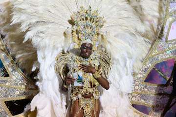 El diseñador teldense Nauzet Afonso vuela con éxito en el Carnaval capitalino (Foto TA)